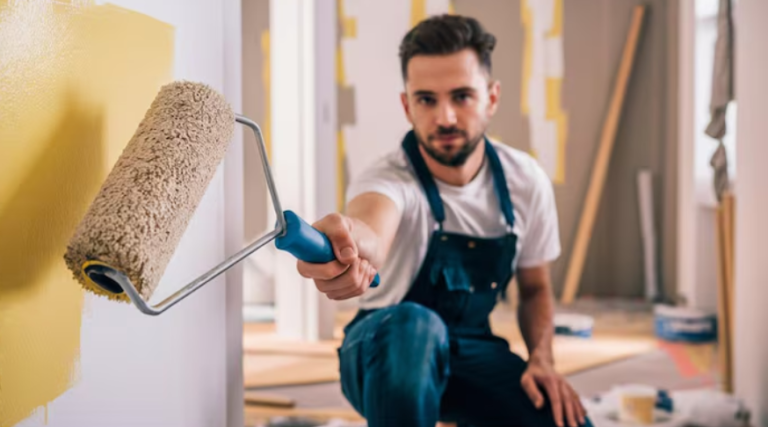 Wie ein Maler Ihrem Zuhause einen frischen und neuen Look verleiht